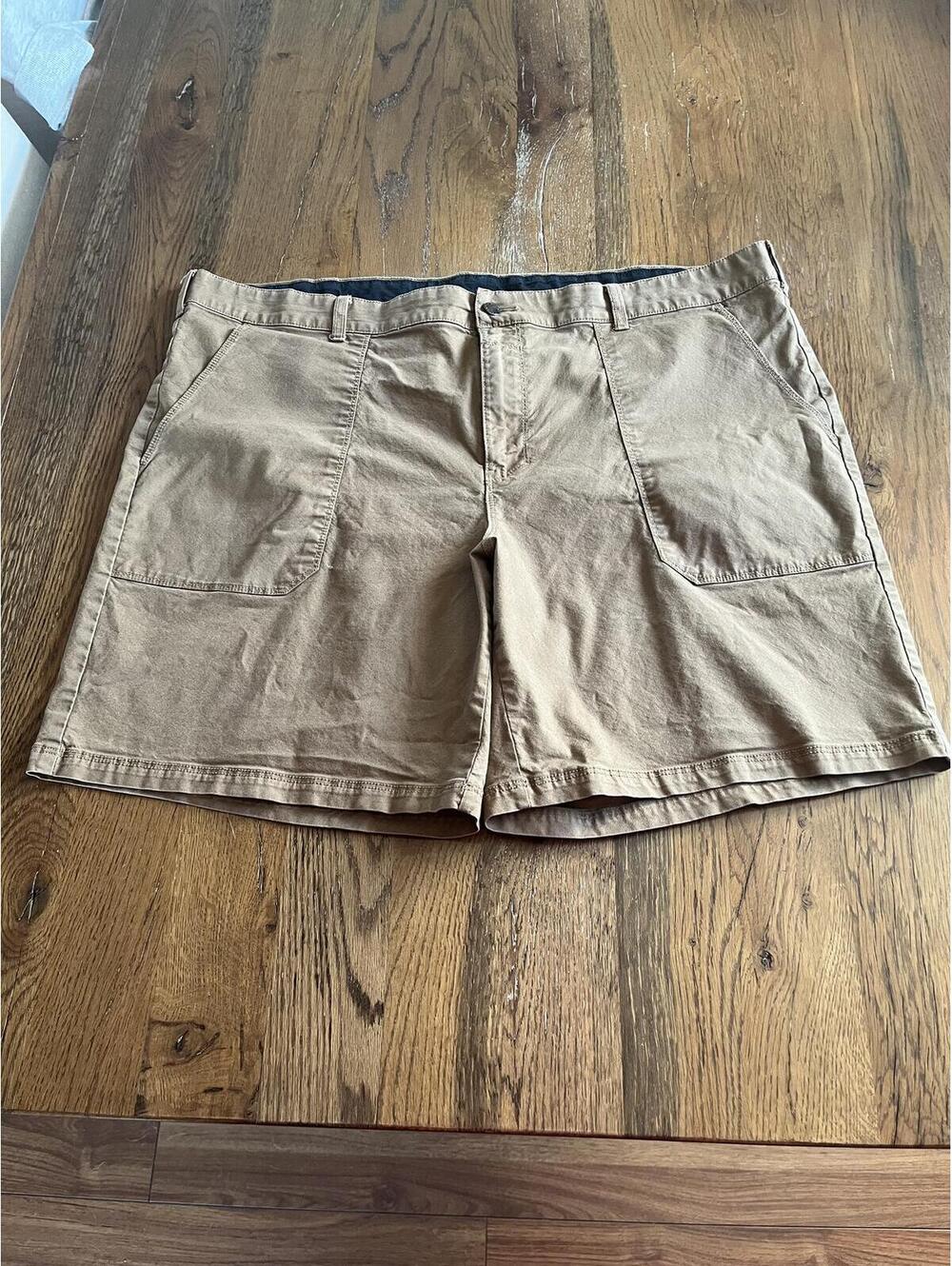 # 219 Columbia Men's Khaki Cargo Shorts